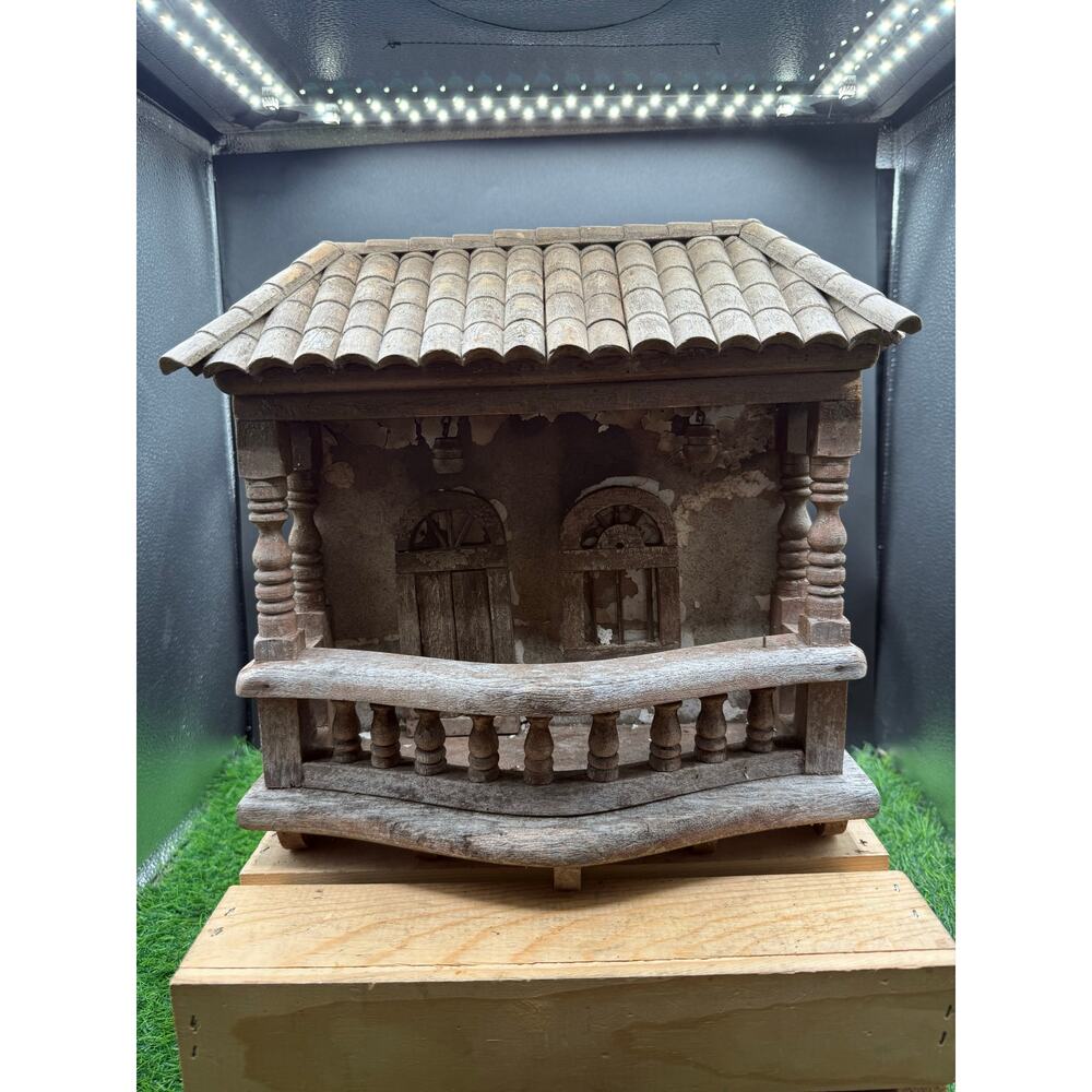 Vintage Rustic Wooden Colonial Balcony Facade Wall Mount – 11" Tall
